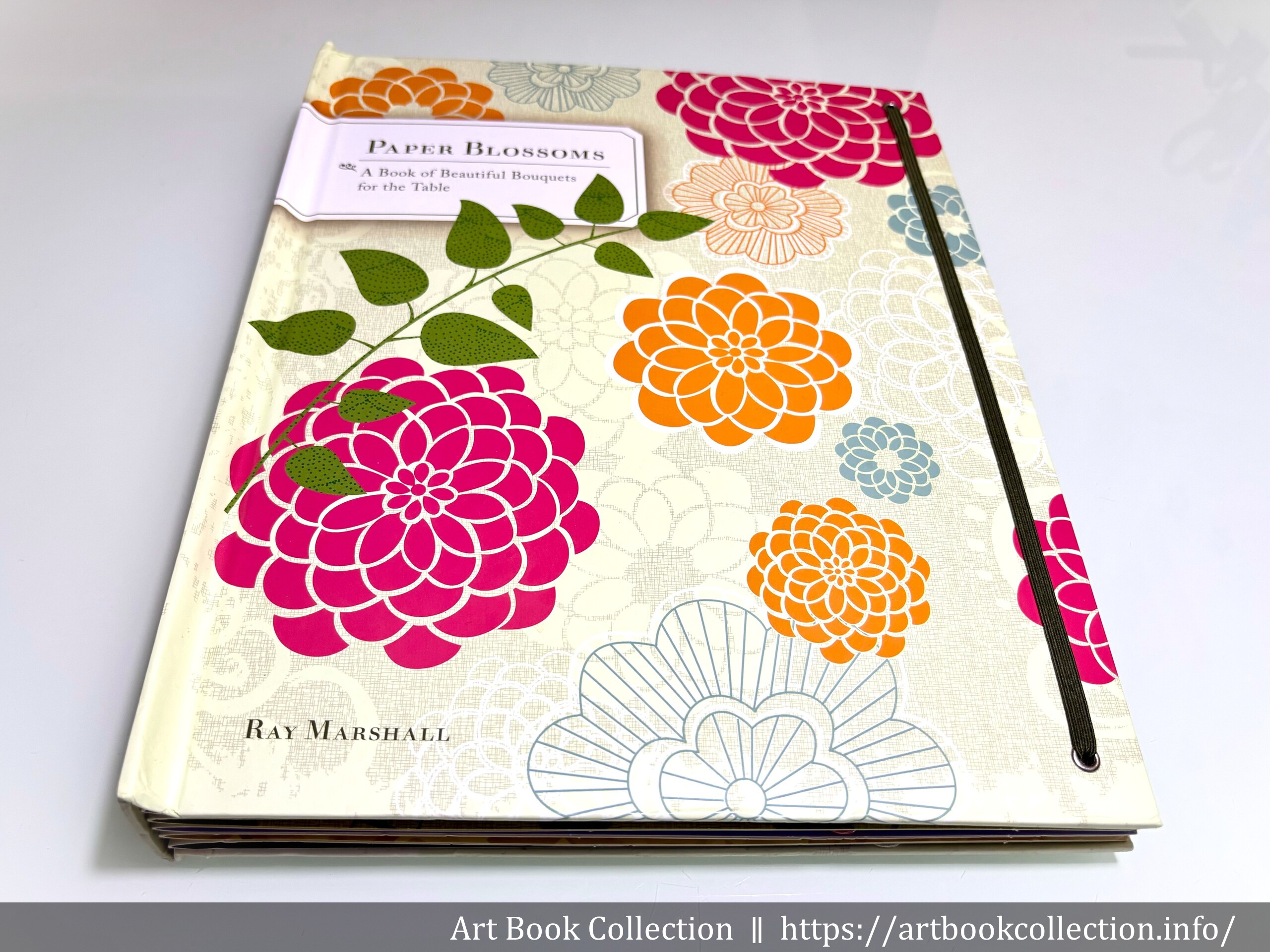 【開箱．立體書】Ray Marshall《Paper Blossoms: A Book of Beautiful Bouquets for the Table》